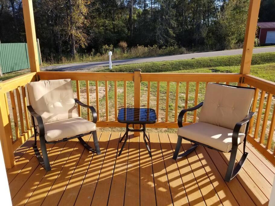 Cozy Spacious Cottage With Deck And Grill フェニックスシティ エクステリア 写真