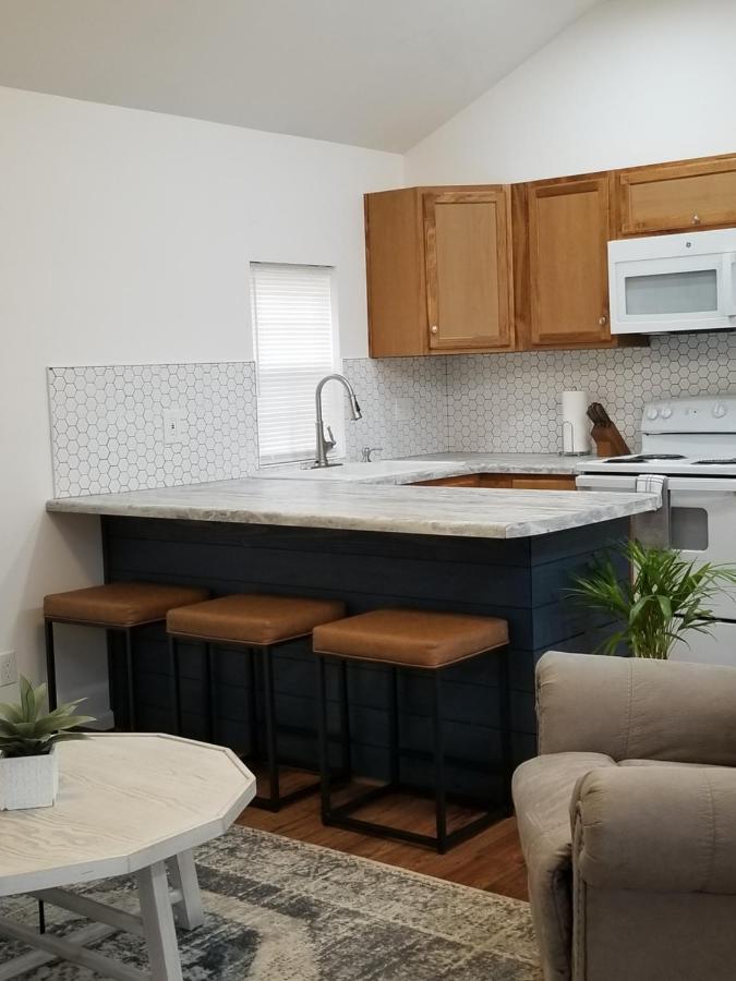 Cozy Spacious Cottage With Deck And Grill フェニックスシティ エクステリア 写真
